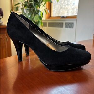 Bandolino NWOT PUMPS size 7.5